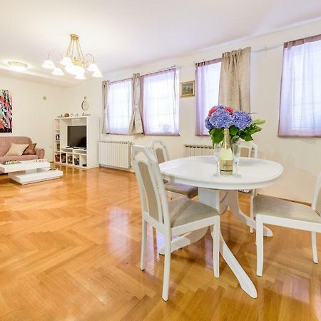 Central Apartment Smiley - Free Parking ซาเกร็บ ภายนอก รูปภาพ