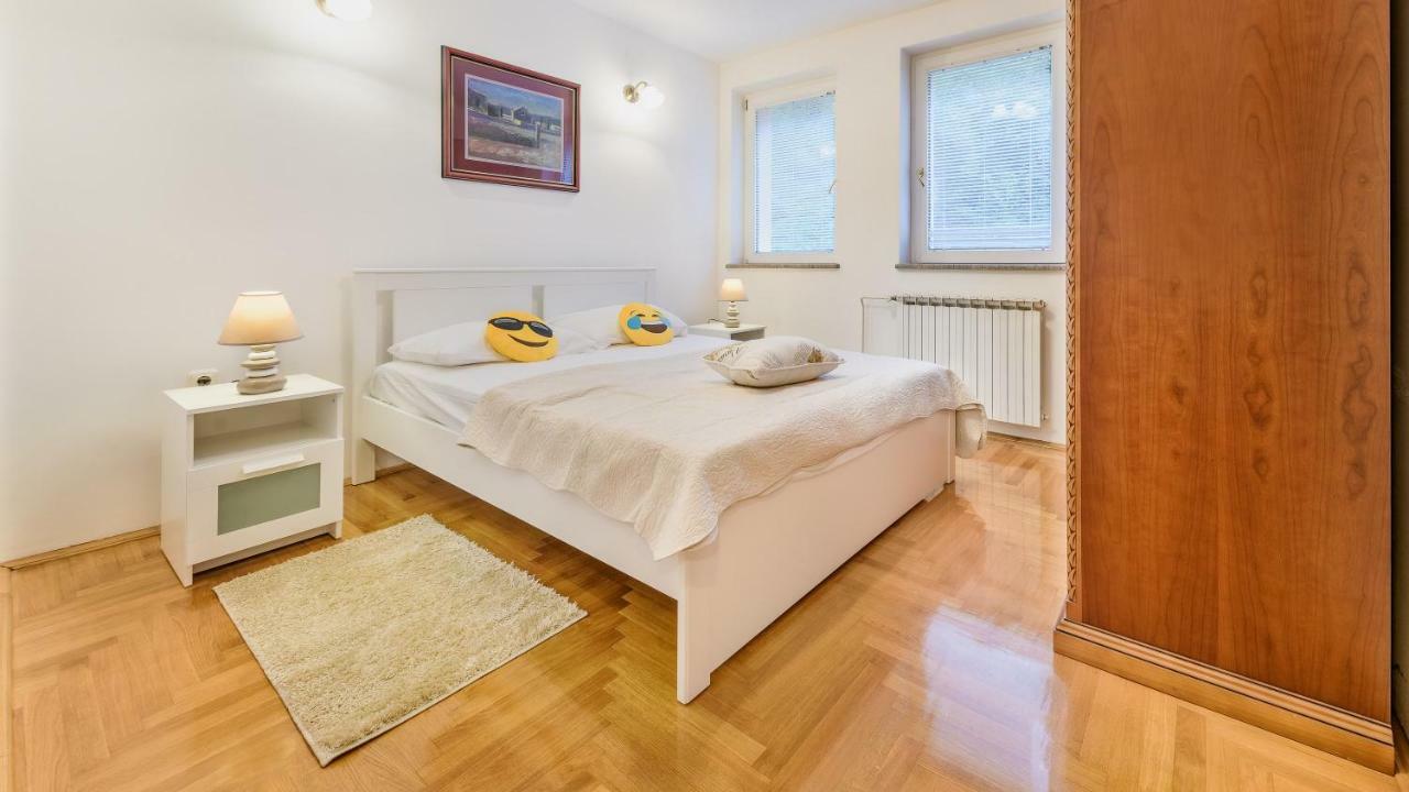 Central Apartment Smiley - Free Parking ซาเกร็บ ภายนอก รูปภาพ
