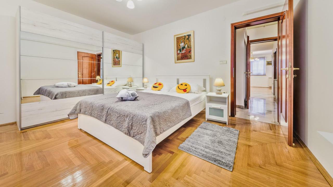 Central Apartment Smiley - Free Parking ซาเกร็บ ภายนอก รูปภาพ