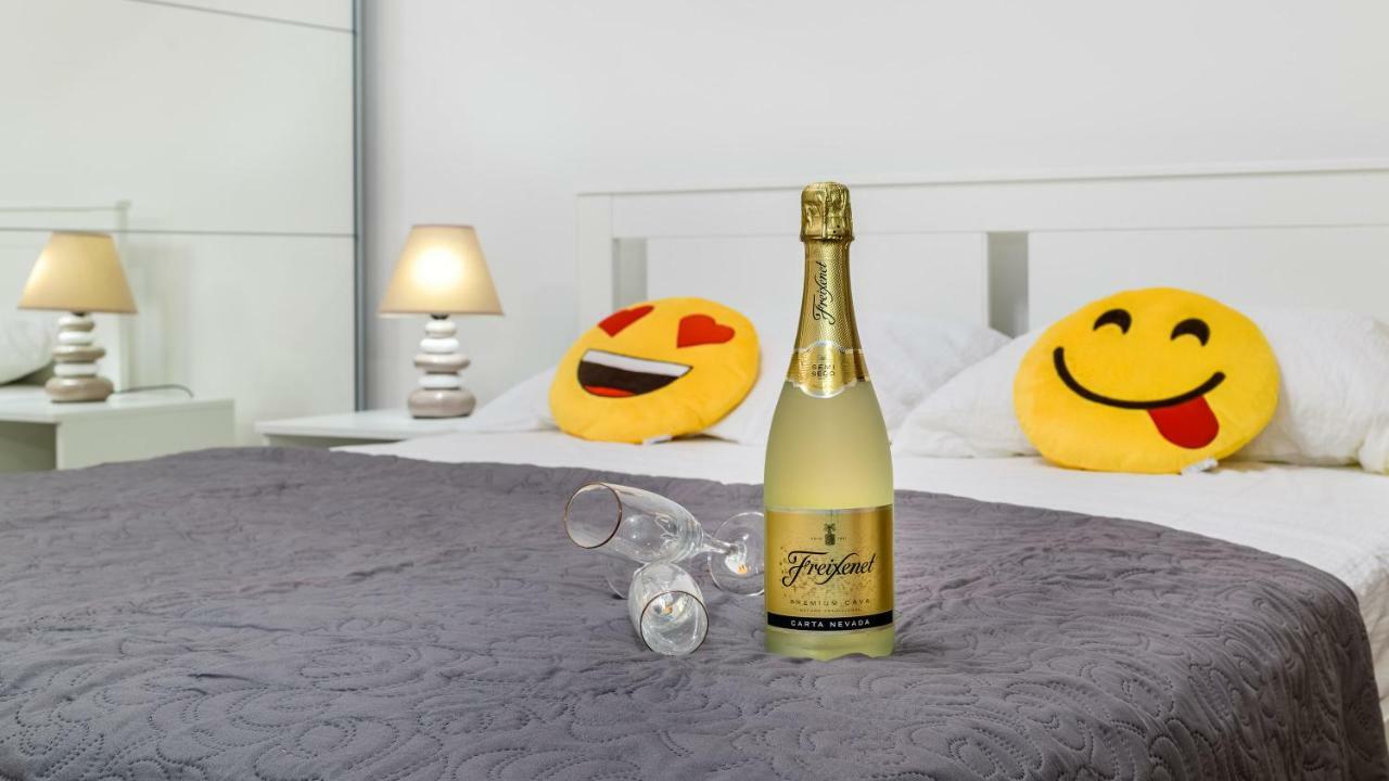 Central Apartment Smiley - Free Parking ซาเกร็บ ภายนอก รูปภาพ